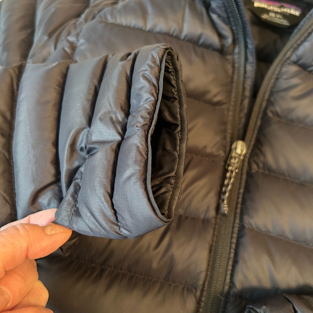 Patagonia Women's Black Puffer Jacket - Picture 3 of 11